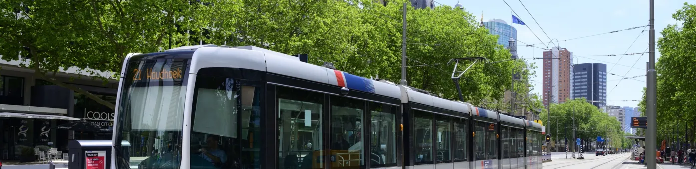 RET tram rijdt over de Coolsingel in Rotterdam